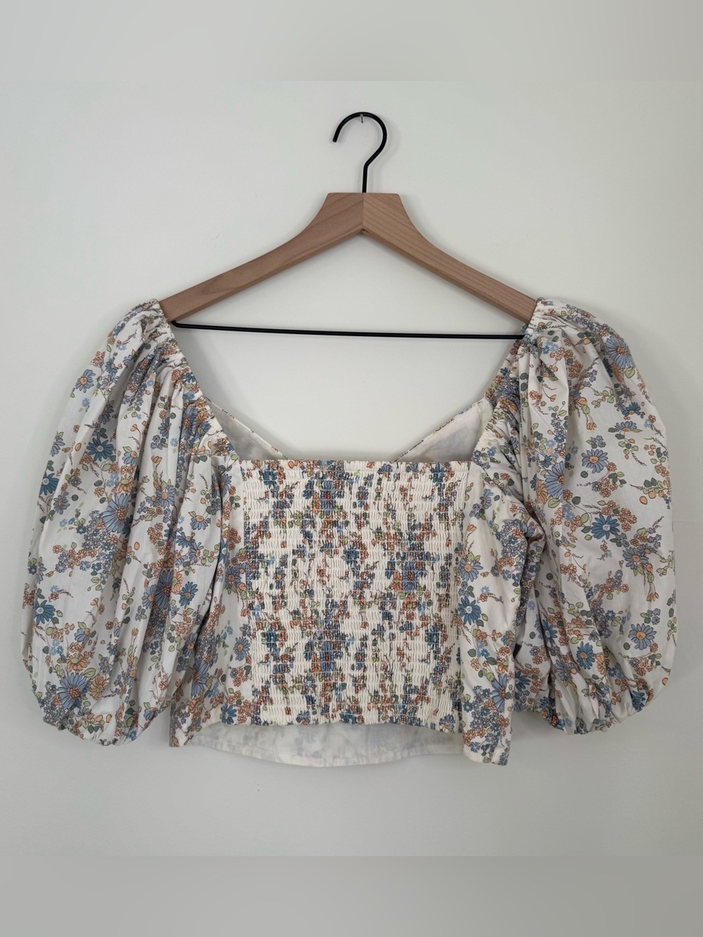 Abercrombie Floral White Puff Sleeve Top Size Medium 60% Cotton - Picture 3 of 5